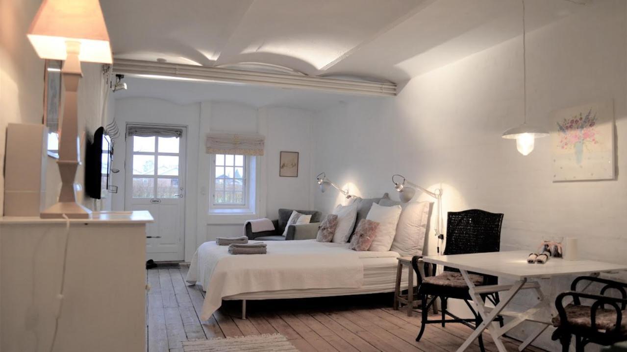 Store Ejlstrup Bed & Breakfast Odense Exterior foto
